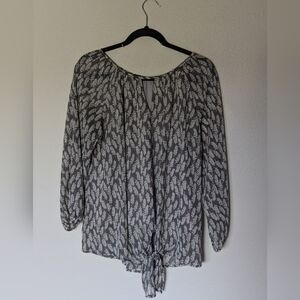 West Kei Gray and Ivory Colored Patterned Blouse Size L
